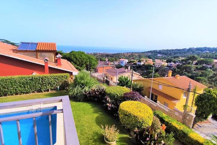 Casa rural para 12 personas, con piscina además de jardín y vistas, Familias con niños en Mataró - 2