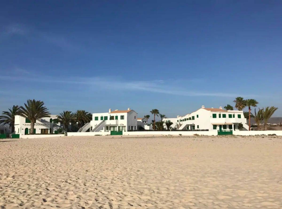 Apartamento entero, Guestready - Acogedor Retiro con Balcón Cerca del Mar in El Cotillo, La Oliva