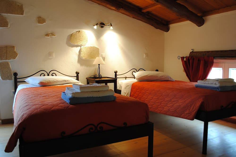 Rock House's Villa Melody Lujosa villa cretense con piscina privada y jardín. in Platanias, Region de Chania
