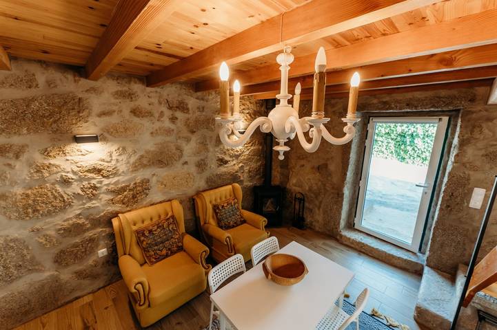 Location de vacances pour 3 personnes, avec piscine ainsi que terrasse et jardin à Fundão