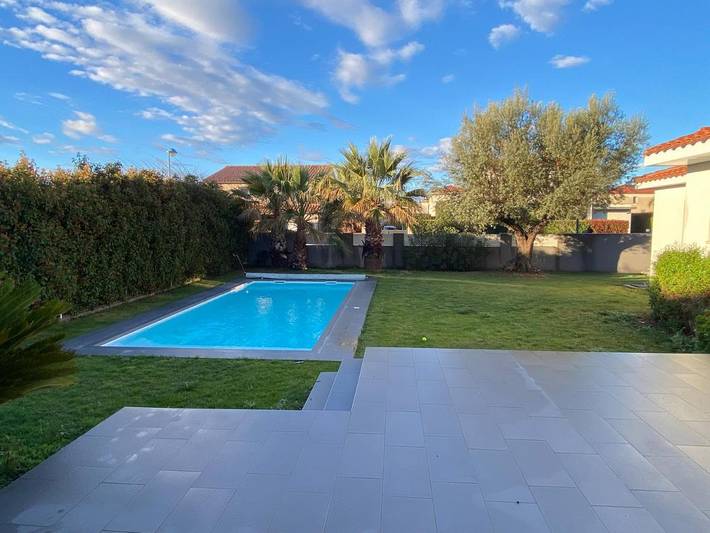 Location de vacances pour 8 personnes, avec Terrasse ainsi que Jardin et Piscine à Villeneuve-de-la-Raho - 3