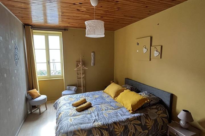 La Maison de Command, Gîte Pour 6 Personnes en Campagne, Avec Piscine in Saint-Marcelin-de-Cray, Charolles und Umgebung