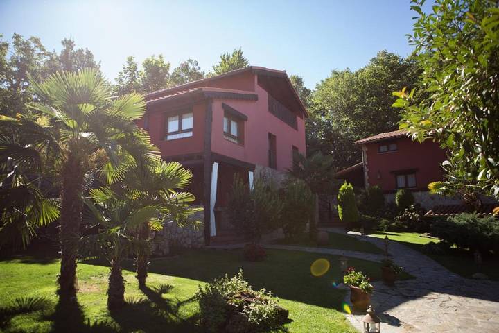 Casa de vacaciones para 8 personas, con Balcón y Terraza además de Jardín y Piscina en la Sierra de Béjar
