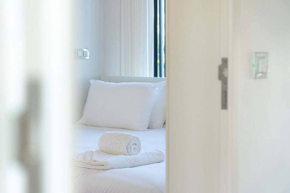 Moledo Front Beach w/Sunset Views and Pool in Moledo, Distrito de Viana do Castelo