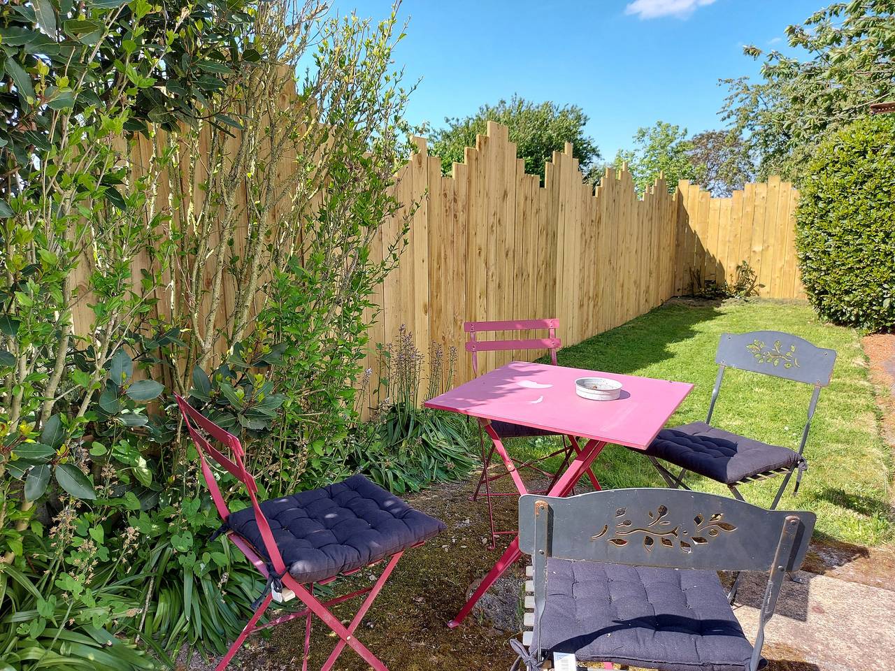 Charmante maison avec jardin, 4 chambres, proche Laval, idéale pour familles et professionnels in Courbeveille, Mayenne