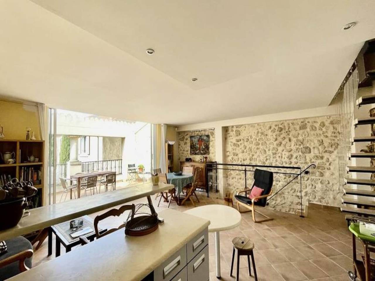 Entire apartment, Houses & Villas for 6 People in Saint-Cannat, Aix-en-Provence region