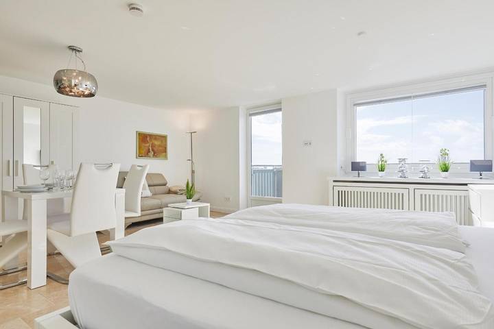 Ganze Wohnung, Modernes App., Balkon mit Meerblick, Pkw-Stellplatz, WLAN. Haustiere erlaubt. in Westerland, Sylt (Gemeinde)