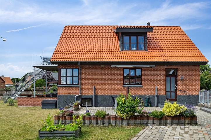 Ferieudlejning for 6 personer, med terrasse og have i Sæby