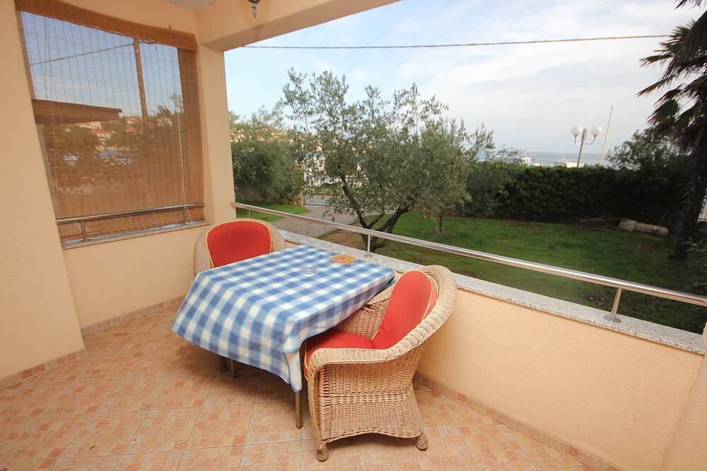 Entire apartment, One bedroom apartment with terrace and sea view Preko, Ugljan (A-8315-e) in Preko, Ugljan Island