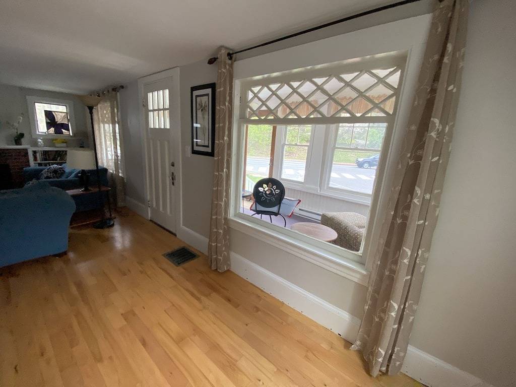 Cute and Cozy Cape in the Heart of Ogunquit Center in Ogunquit, York County