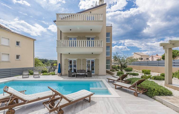 Villa für 16 Personen, mit Meerblick und Terrasse sowie Sauna in Premantura