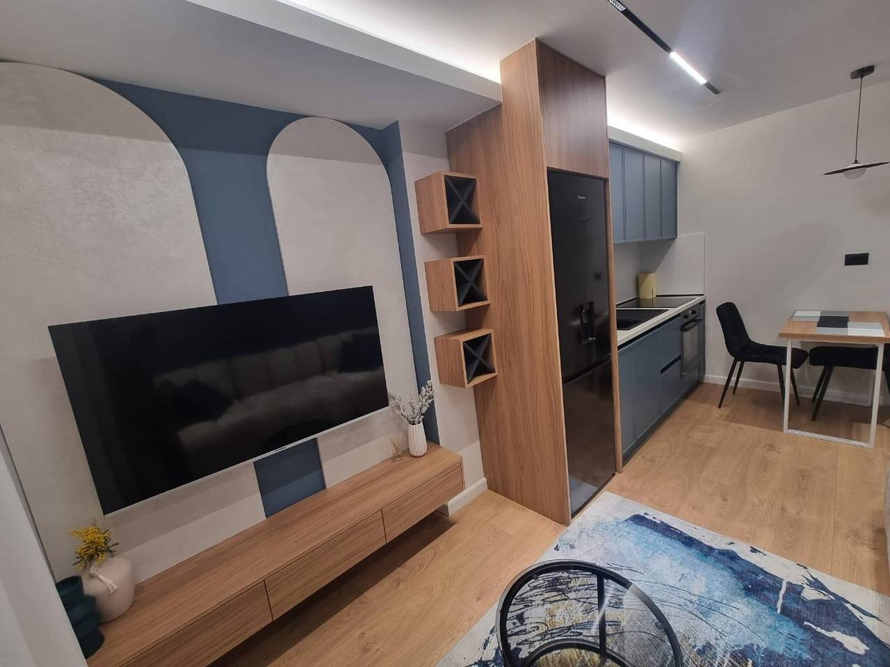 Ganze Wohnung, See und Innenstadt Due Passi in Tiranë, Albanien