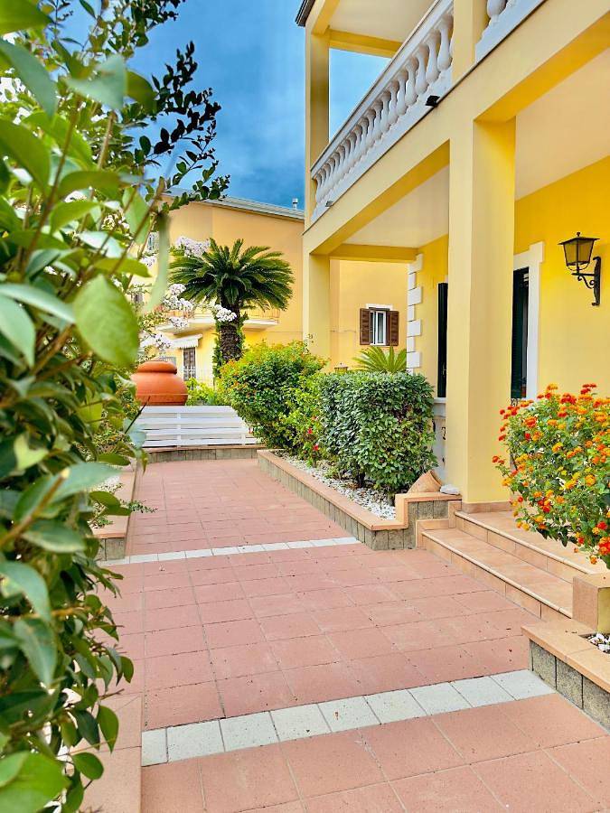 Ferienwohnung für 4 Personen, mit Ausblick und Garten in Marina di Ascea - 2