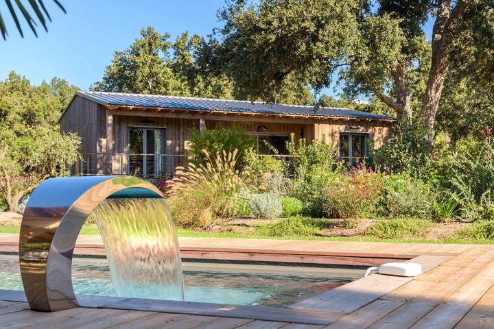 Villa pour 4 personnes, avec jardin ainsi que terrasse et piscine