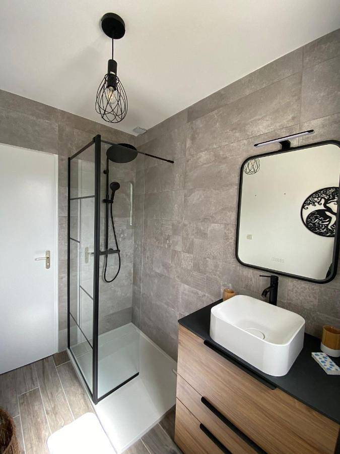 Location de vacances pour 6 personnes, avec jardin ainsi que piscine et vue, animaux acceptés dans La Remigeasse - 4