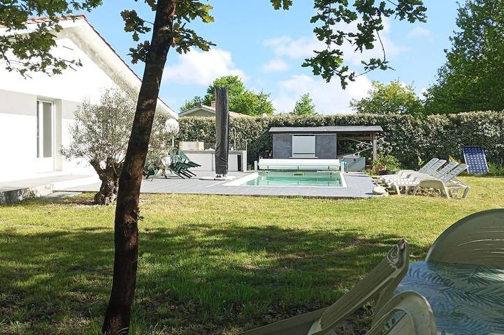 Location de vacances pour 7 personnes, avec jardin, animaux acceptés à Talais