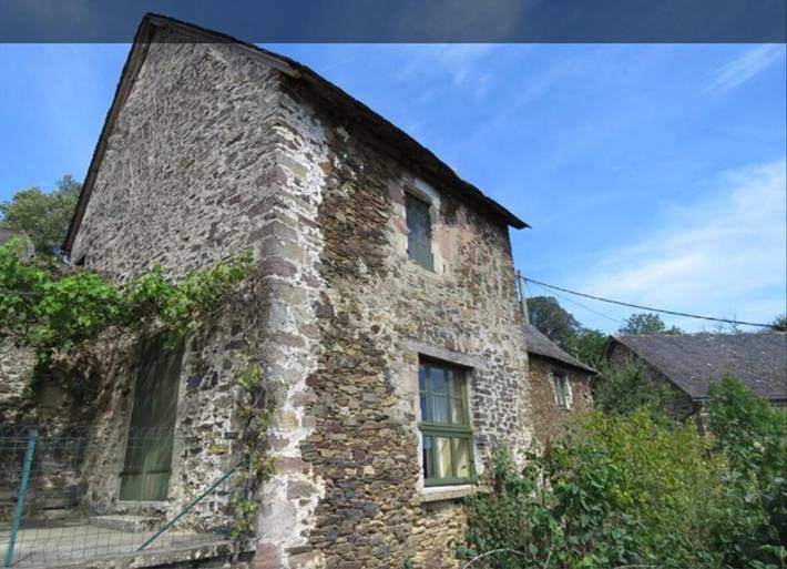 Gîte pour 6 personnes, avec terrasse et vue à Saint-Solve