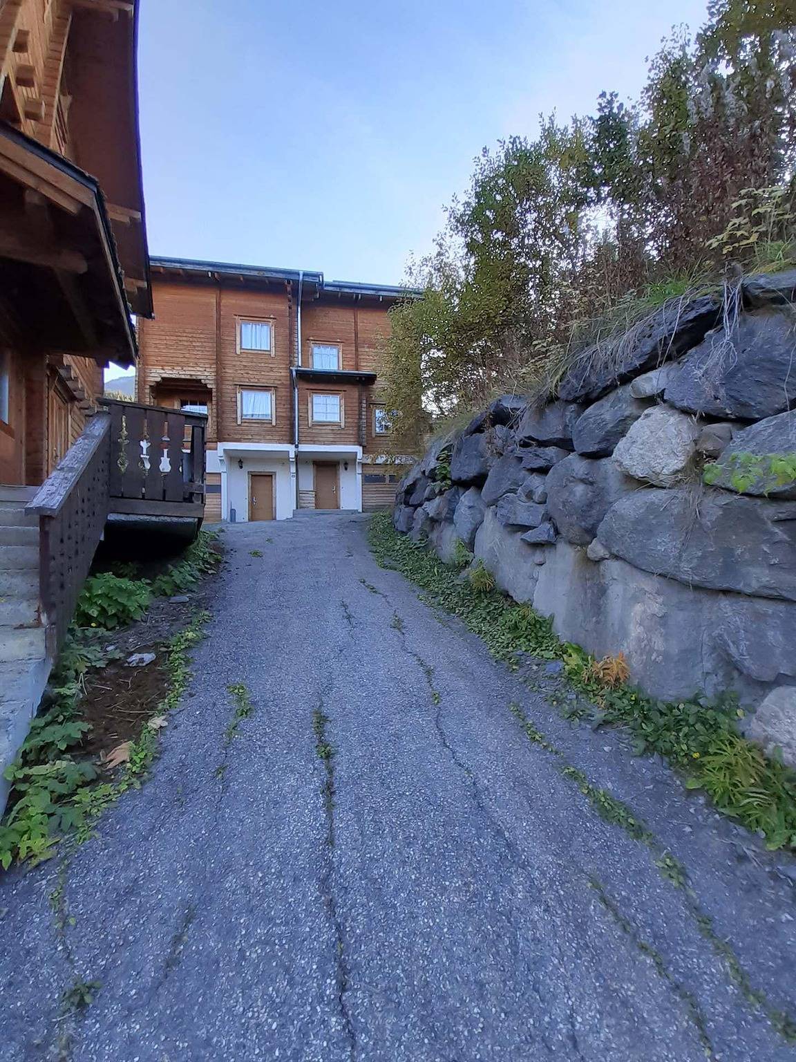 Chalet Simone - Doppelchalethälfte 8 Zimmer für 12 Personen in La Tania, La Perrière