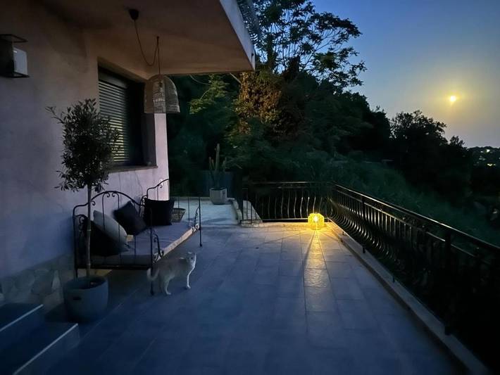 Gîte pour 4 personnes, avec vue ainsi que vue sur le lac et terrasse, animaux acceptés à Saint-Jeannet - 2