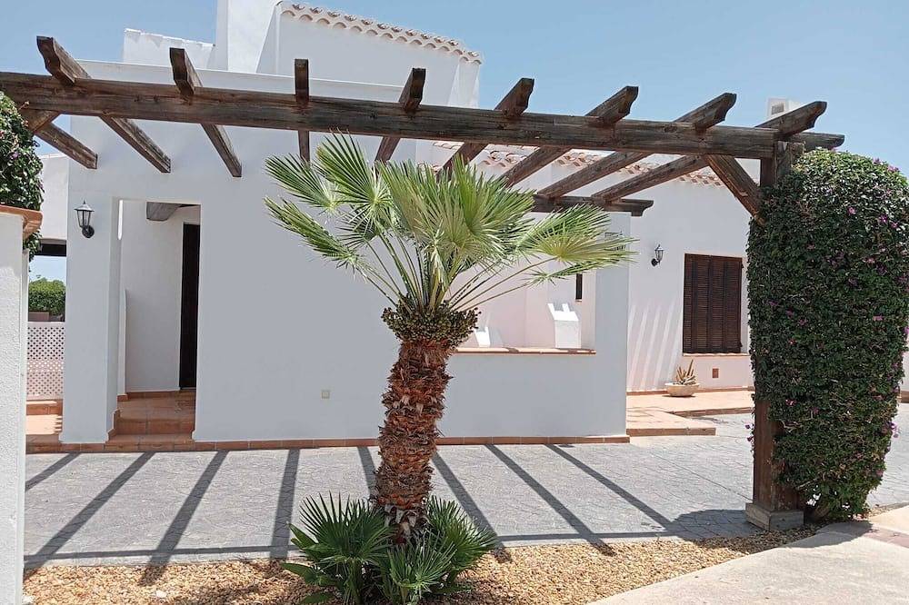 1st Line Golf Villa 2, private Heated Pool and sky Package, 20 mins Murcia /city in Murcia, Murcia Entroterra