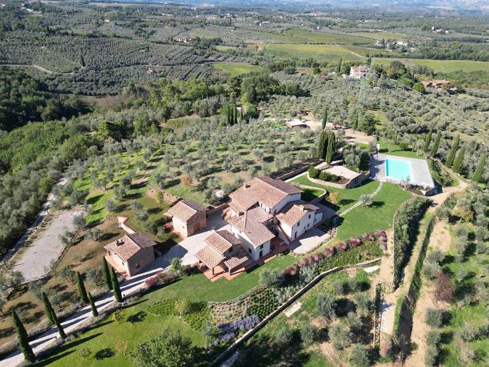 Agriturismo per 2 persone, con Terrazza e Giardino nonché Piscina a Cavriglia