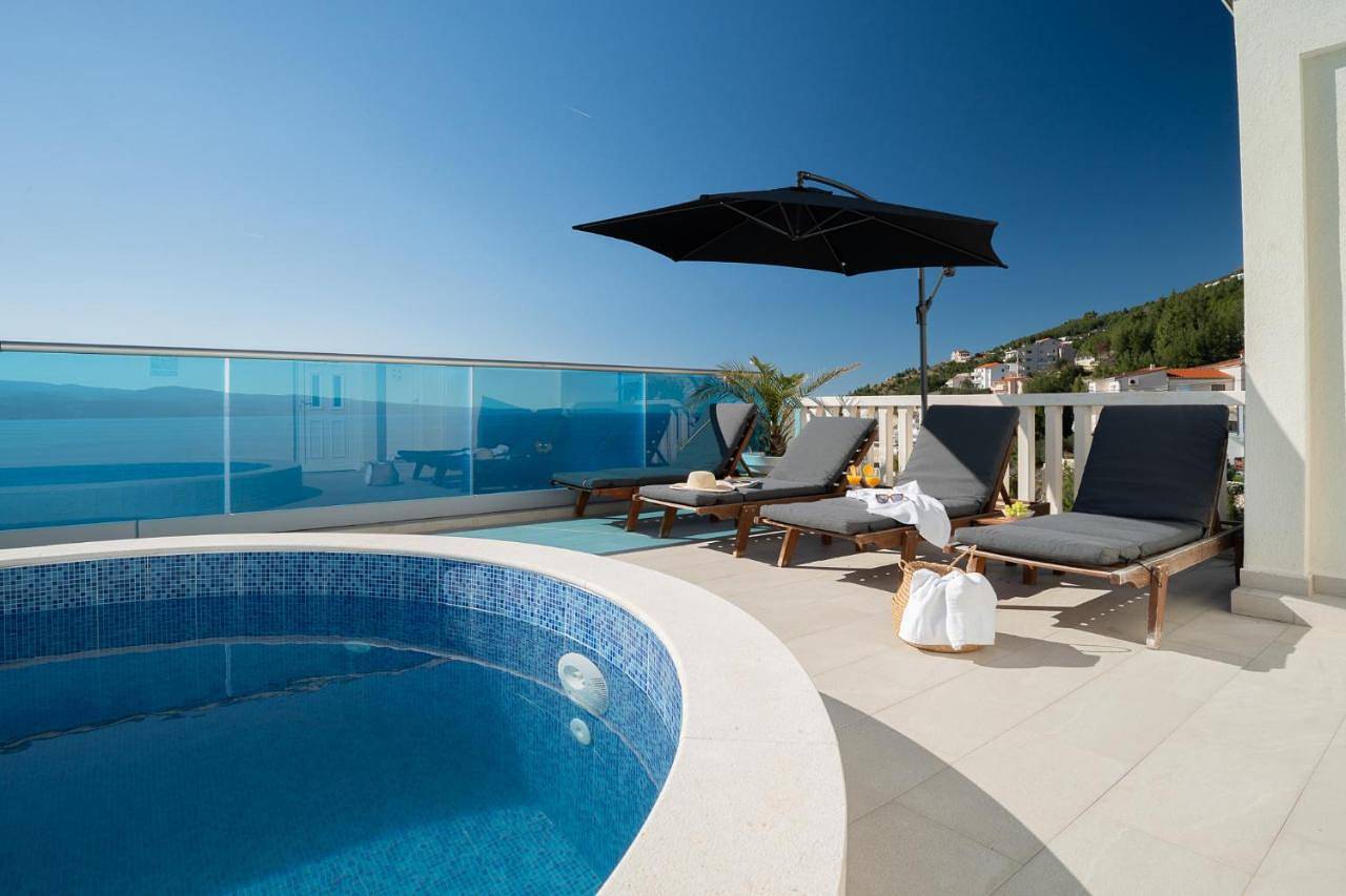 Appartement entier, Two-Bedroom Apartment with Balcony in Céline, Omiš-Riviera