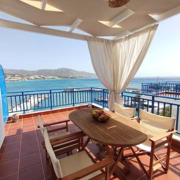 Gîte pour 2 personnes, avec terrasse et vue dans Makri Gialos