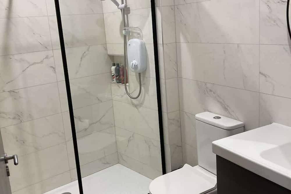 Entire apartment, Seaside Hideaway by Grattan Beach (Parking Included) in Salthill, Galway