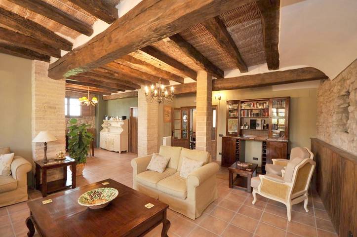 Cama y desayuno para 2 personas, con Terraza además de Jacuzzi y Jardín en Miravet