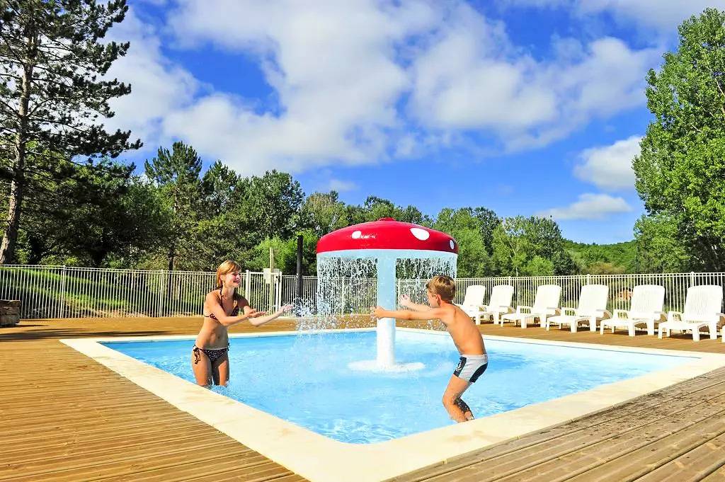 Cottage 4 pièces 8 Personnes Pilotis in La Cassagne, Périgord Noir