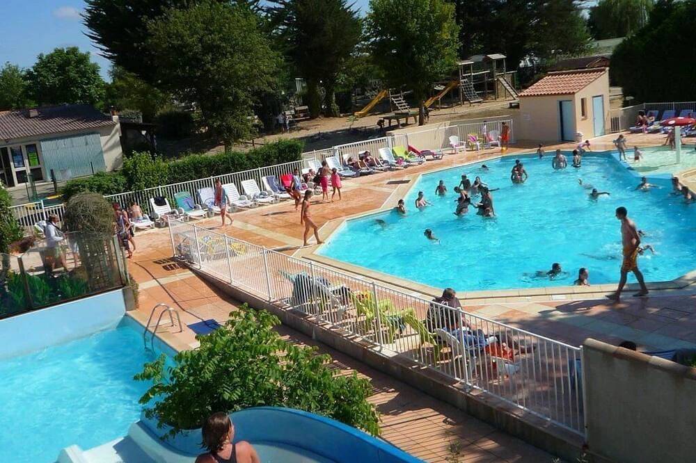 Camping 4 étoiles - Parc aquatique - ccbedce in Challans, Loire Valley