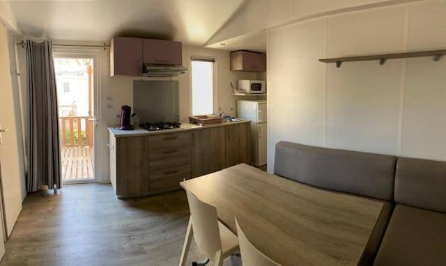 Camping pour 4 personnes, avec terrasse et piscine dans Plage de l'Espiguette - 2