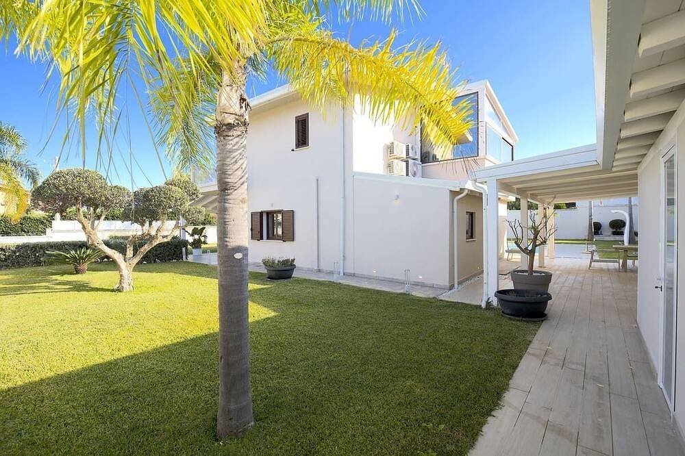 3 bedrooms Villa - Swimming Pool, Jacuzzi, Private Parking, Sun And Relaxation in Torre Colonna-Sperone, Altavilla Milicia