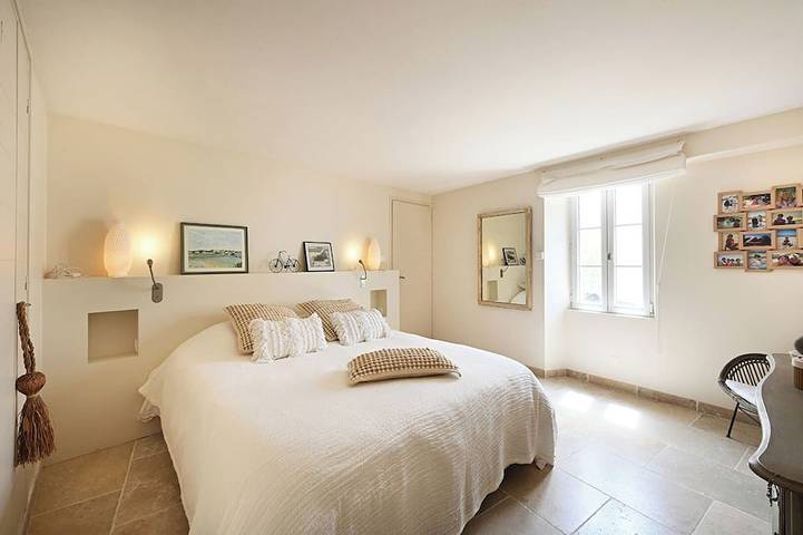 Maison au coeur du village d'Ars en ré, idéalement entièrement rénovée. in Ars-en-Ré, Île de Ré