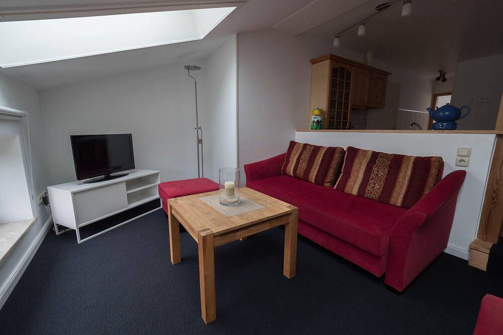 Ganze Wohnung, Ferienwohnung \"Rosenrot\" auf dem Ferien + Bauernhof Nilson in Inselmitte in Westfehmarn, Fehmarn