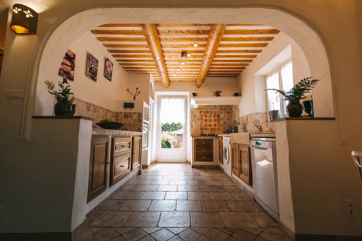 Location de vacances pour 6 personnes, avec jardin à Lioux - 3