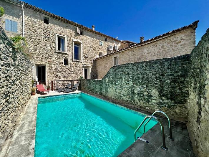 Maison d’hôte pour 2 personnes, avec jardin ainsi que piscine et vue