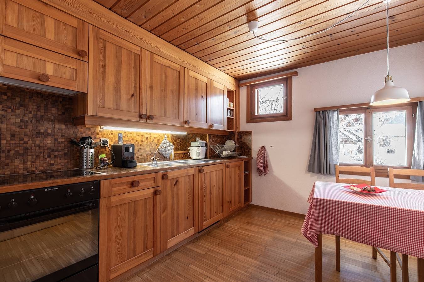 Entire studio, Chasa Curasch: Cosy, Modern Furnished, 1.5-Room Holiday Flat in Scuol, Lower Engadine