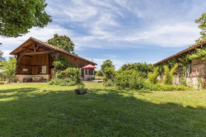 Gîte pour 4 personnes, avec Terrasse ainsi que Jardin et Vue
