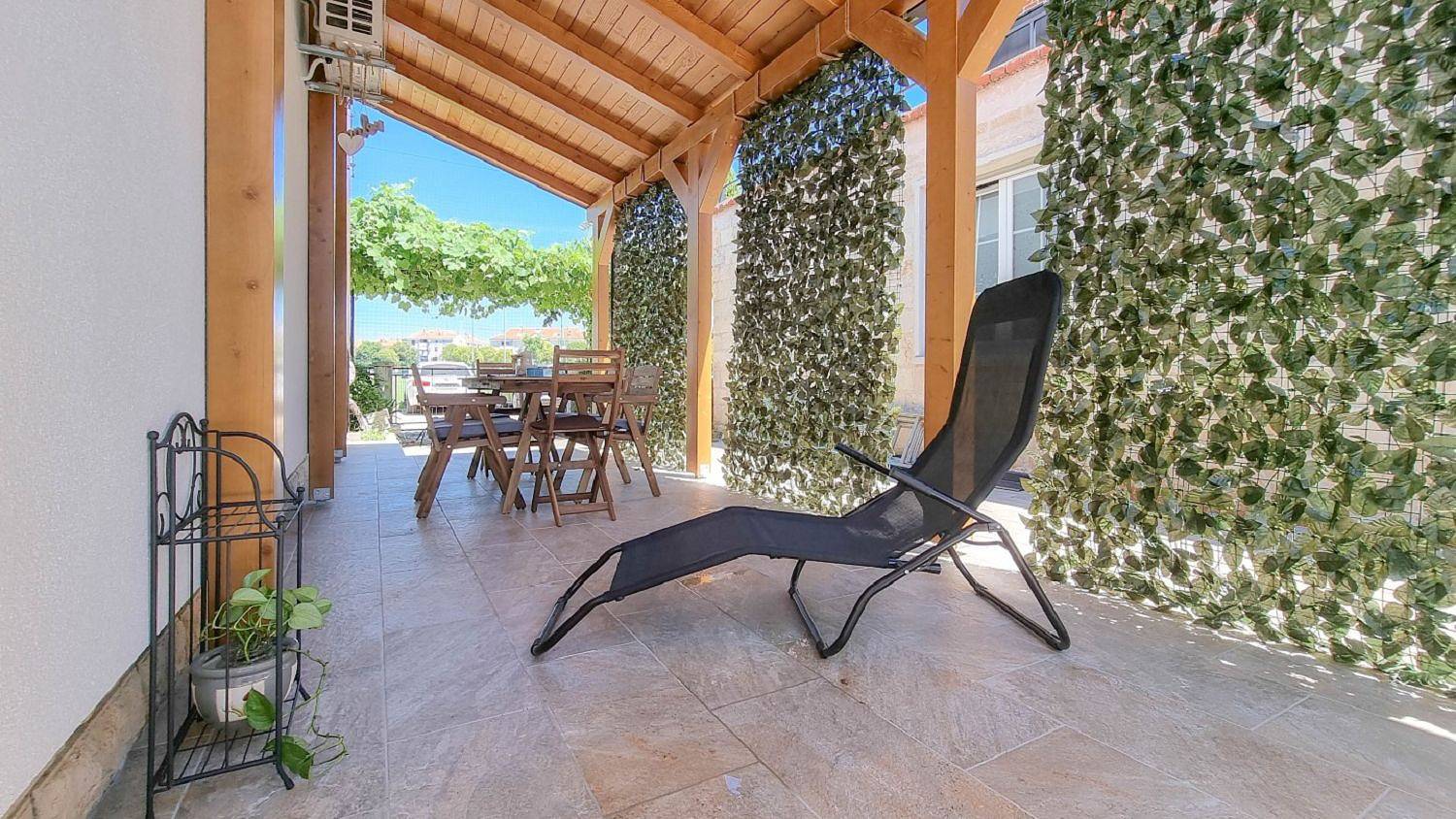 Ganze Wohnung, Bezauberndes Apartment nur 250 Meter zum Strand mit Garten, Klima, Waschmaschine in Umag, Umag und Umgebung