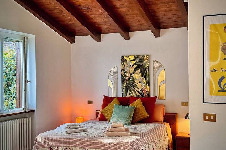 Villa für 4 Personen, mit Garten und Pool sowie Balkon am Comer See