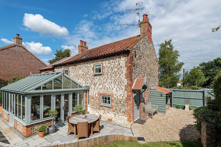 Cottage for 8 people, with garden, with pets in Burnham Market