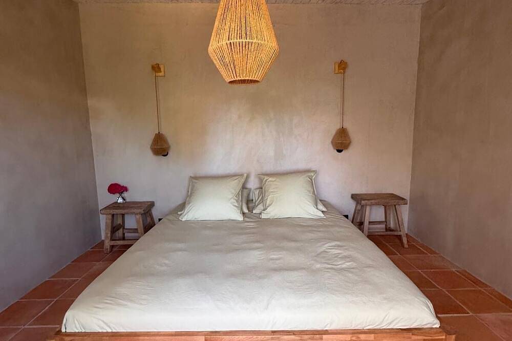Nice renovated house, In St Sauveur village, large garden, view and light! in L'Île-d'Yeu, Vandea