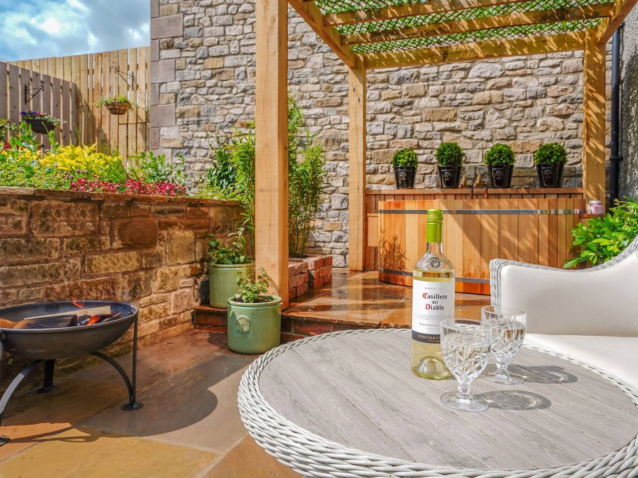 Westhills Courtyard - The Loft in Winster, Derbyshire