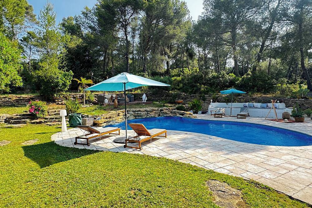 On the water's edge of Provence, between vines and olive trees in Circuit Paul-Ricard, Le Castellet