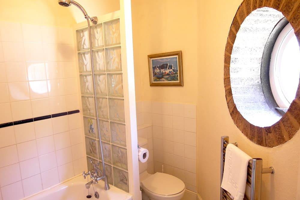 Entire apartment, Victorian Apartment Set In Peaceful Secluded Gardens in Ventnor, Isle of Wight