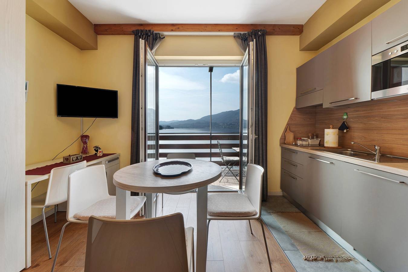 Ganze Wohnung, Cascina Tumas Orta Lake – Apartment Imolo mit Seeblick und direktem Zugang in Pettenasco, Comune di Pettenasco