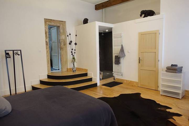 Chambre rouge-Doppelzimmer-Deluxe-Eigenes Badezimmer-Blick auf den Hof in Lavaur, Castres und Umgebung