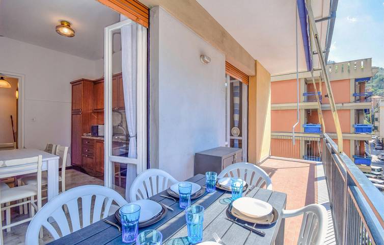 Appartamento intero, Rifugio sulla spiaggia con terrazza e TV digitale - 400 m dalla spiaggia in Bagni Marina, Recco