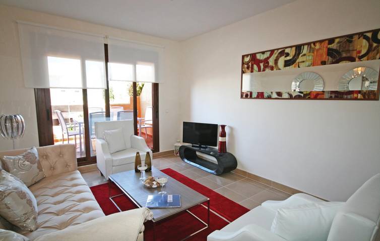 Entire holiday apartment, Sea-View Apartment with Pool & Parking in Playa del Angel (Estepona), Estepona